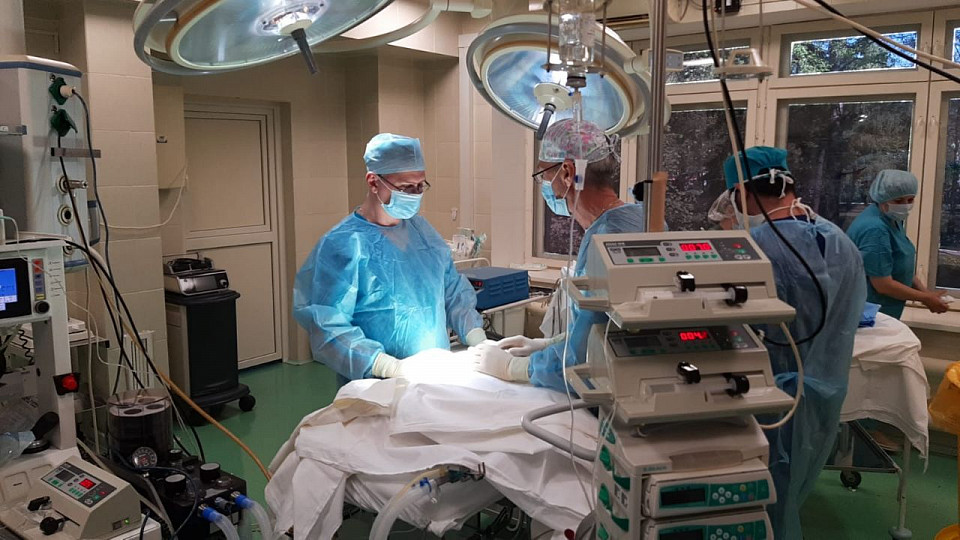 Уникальная операция и мастер-класс: один из дней жизни торакальных хирургов областной больницы