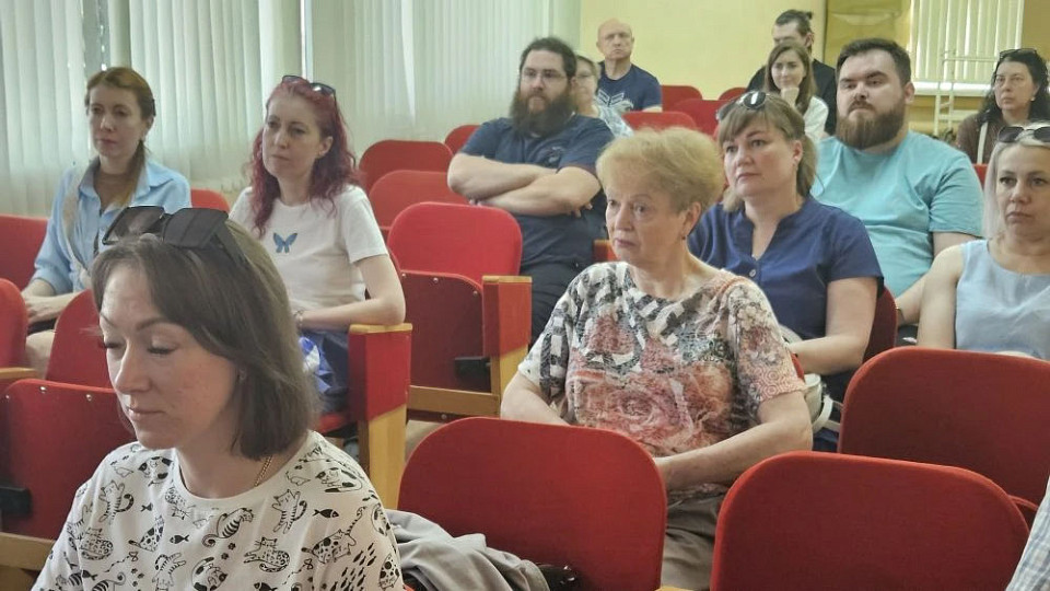 *Фиолетовая лента как символ надежды: врачи областной больницы объединили пациентов с ВЗК