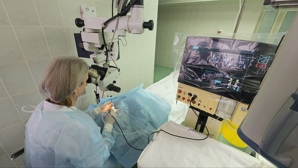 Плановое переоснащение в операционной офтальмологического отделения областной больницы