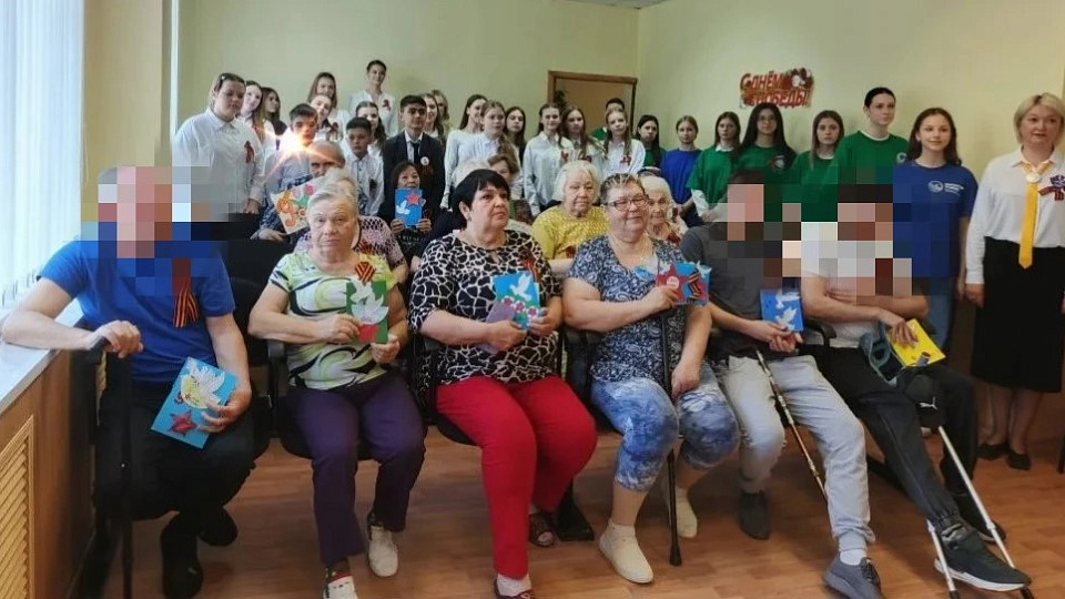 Сегодня вся наша страна отмечает День Победы.