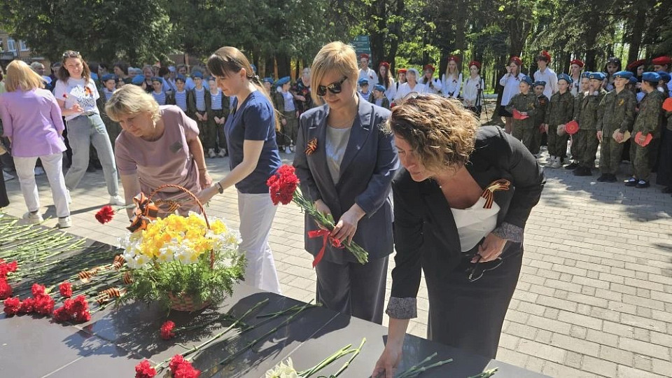 Сегодня вся наша страна отмечает День Победы.