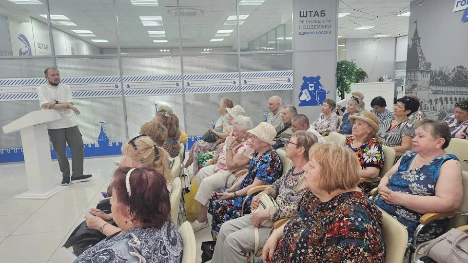 Тулякам рассказали о здоровье щитовидной железы: врач областной больницы провел  встречу с жителями региона