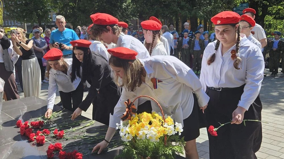 Сегодня вся наша страна отмечает День Победы.
