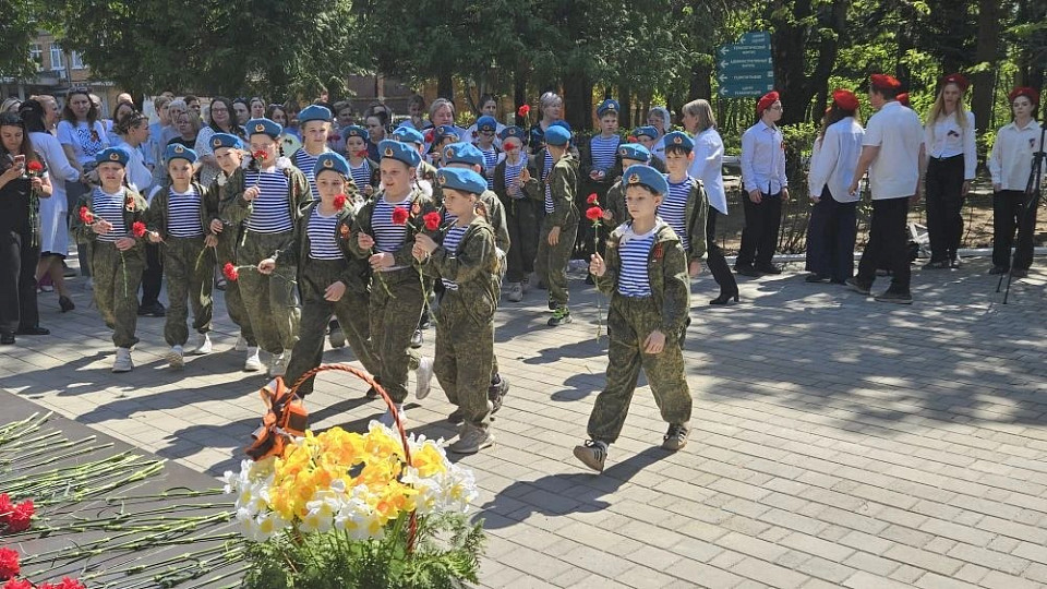Сегодня вся наша страна отмечает День Победы.
