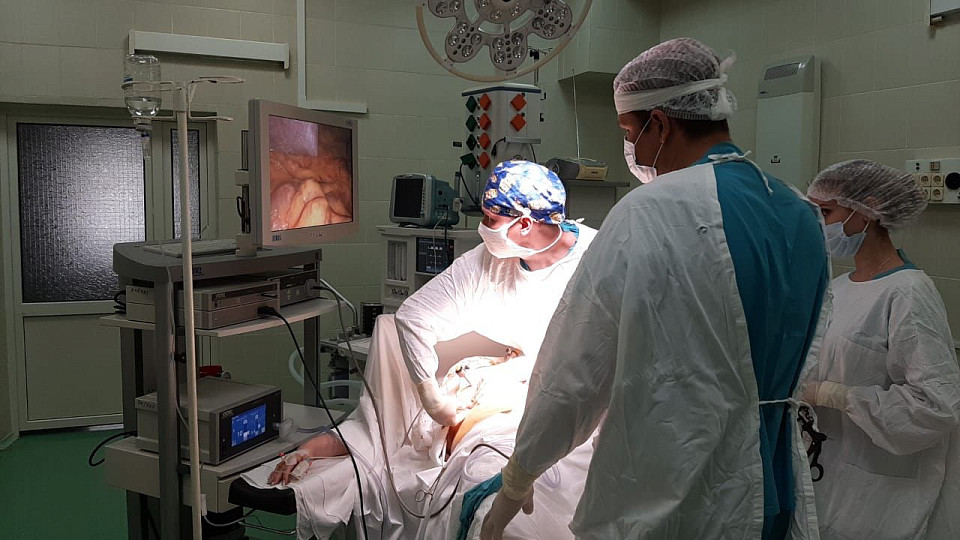 Хирурги областной больницы успешно прооперировали пациента с четвертым рецидивом паховой грыжи