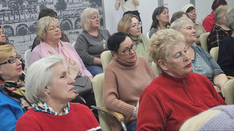 В рамках проекта областной больницы «Давайте знакомиться» состоялась встреча врачей со старшим поколением.